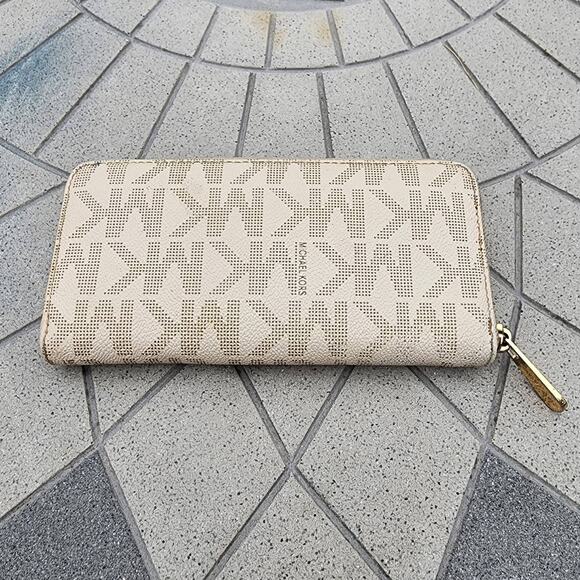 Michael Kors Monogram Jet Set Zip Around Coated Canvas Distressed Wallet - Picture 3 of 9